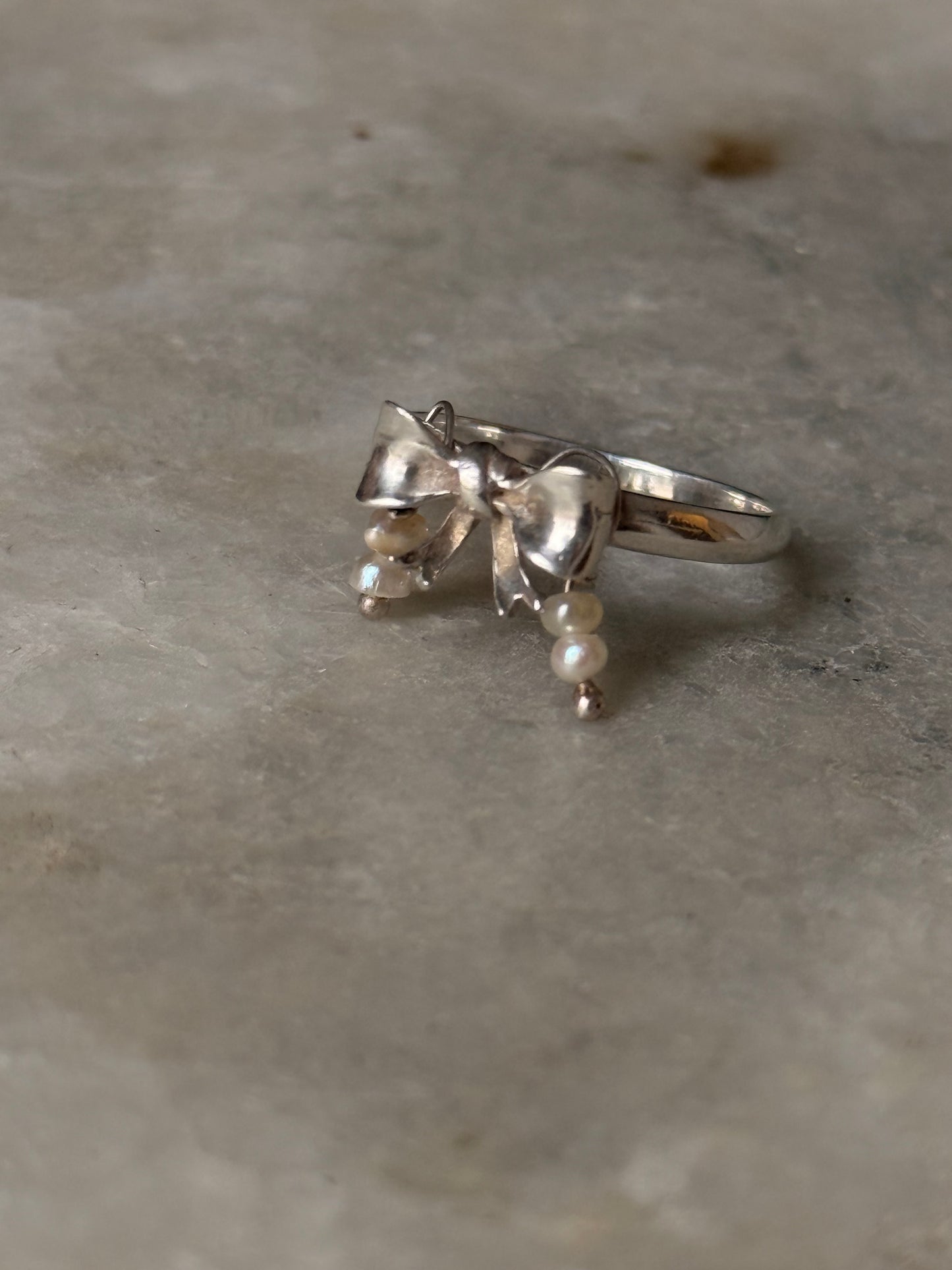 925 Sterling Silver 3D Pretty Boho Bow, 2 Shiny Pearls Ring
