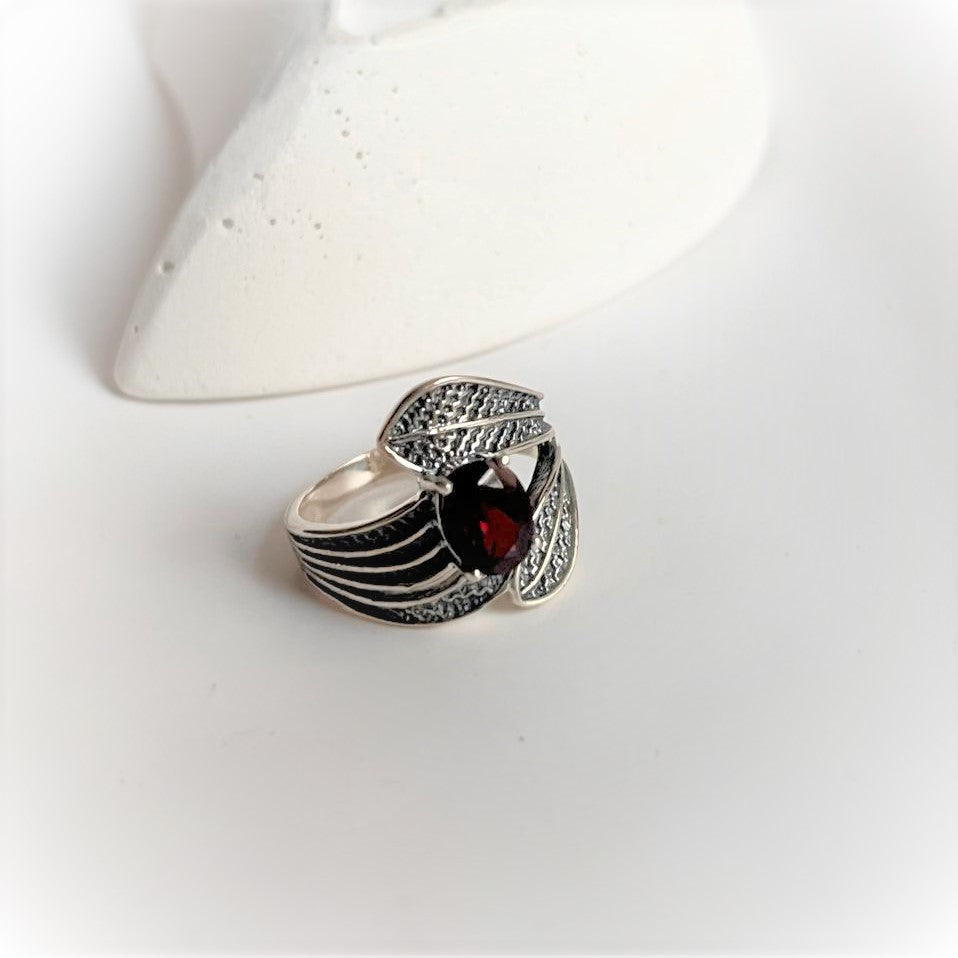 Garnet leaf wrap silver ring with nature-inspired details
