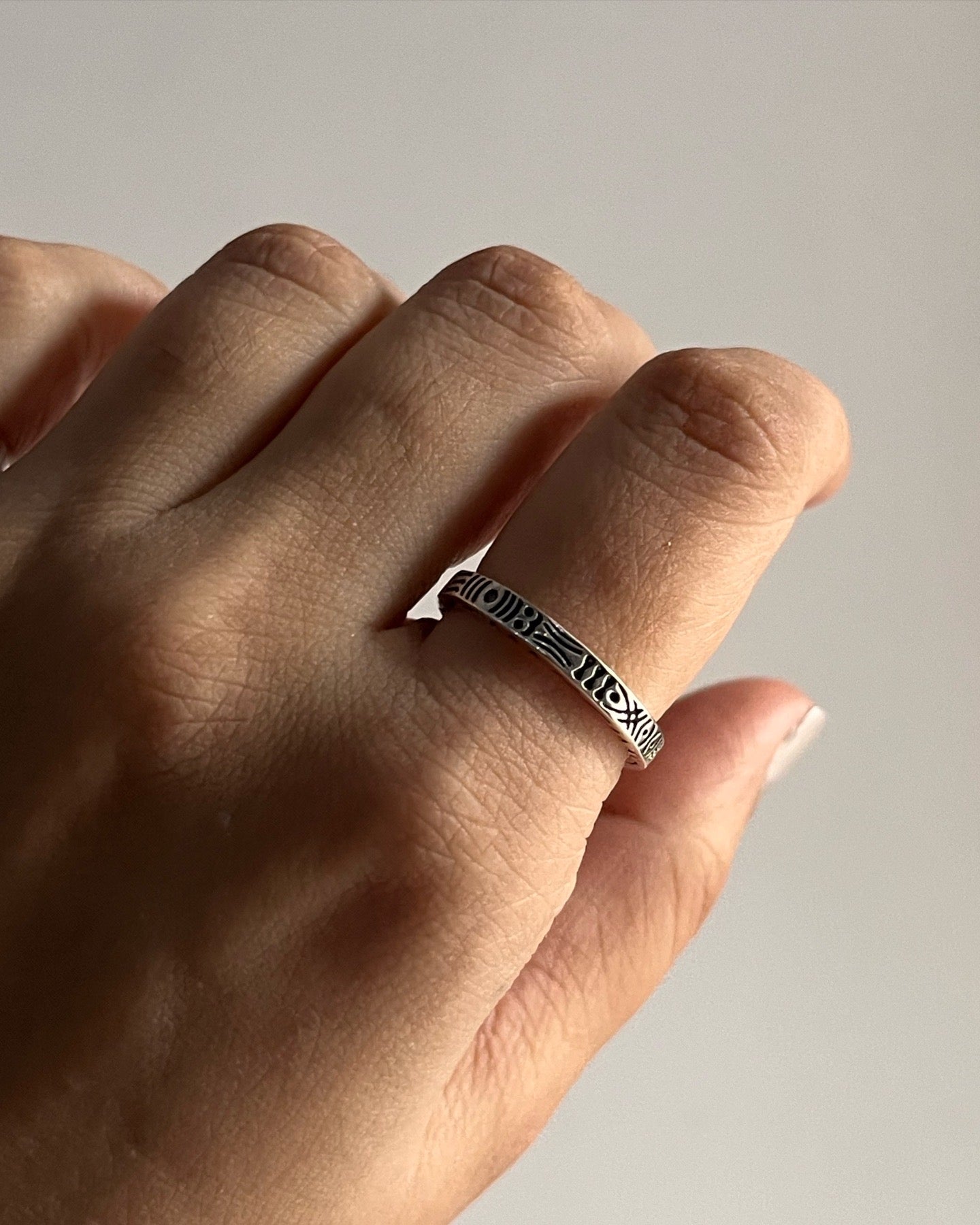 925 sterling silver tribal engraved side band ring