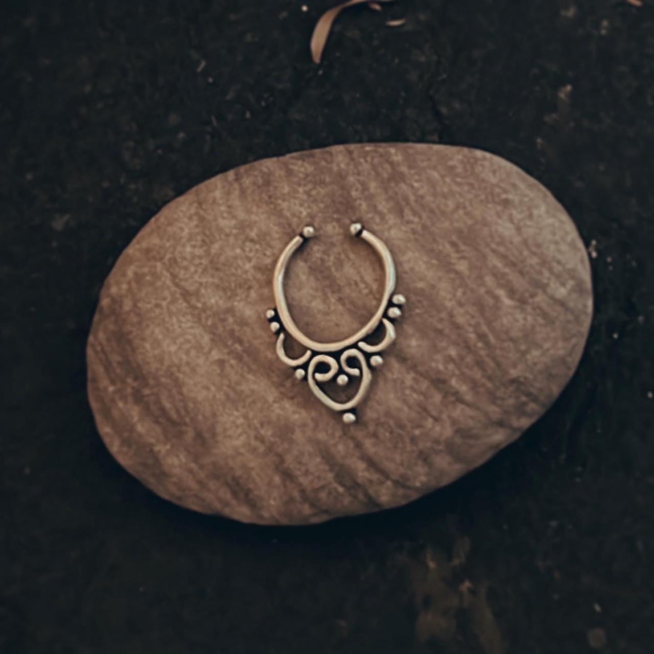 Timeless septum clip-on design 1 for a bold statement