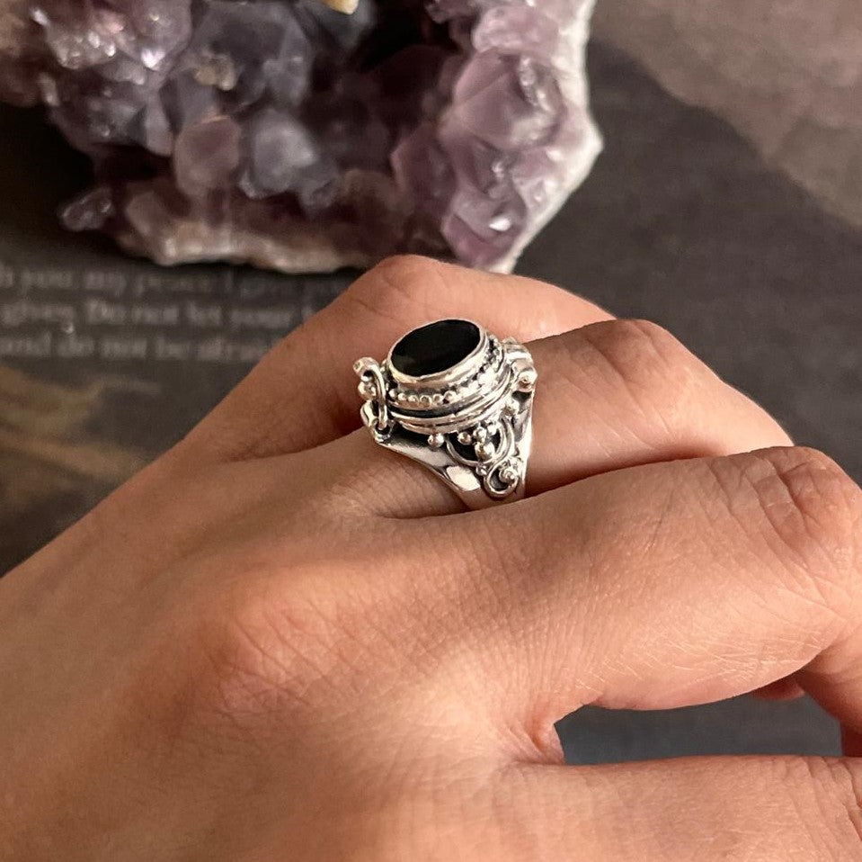 Luxury Black Onyx Vintage Storage Silver Ring