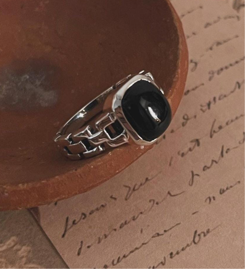 Bold black onyx Cuban link band silver ring with modern design.