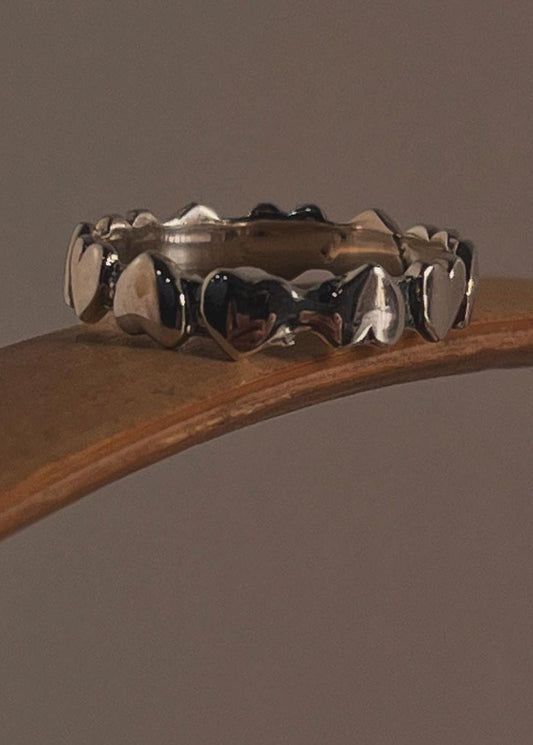 Heart band 925 sterling silver ring for a romantic and meaningful style