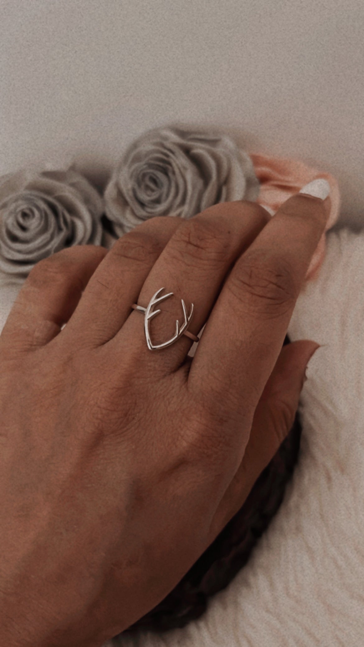 Antler silver ring with a rustic, nature-inspired look.