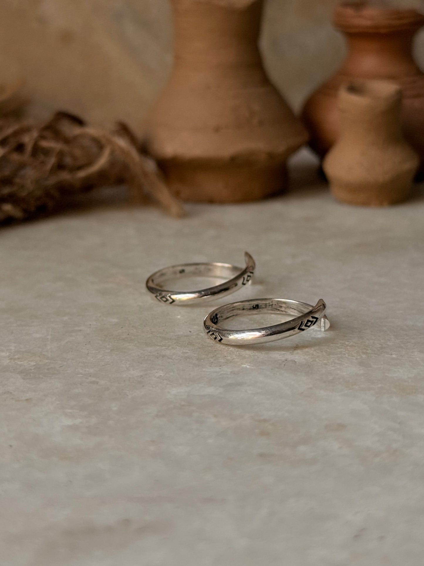 925 Sterling Silver V Tribal Engraved ii Toe Ring