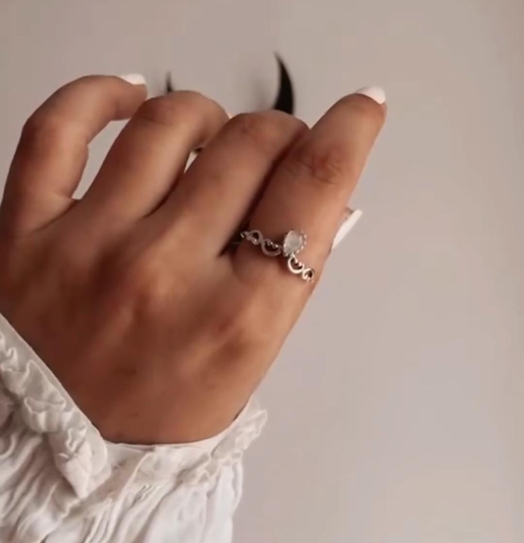 Charming Moonstone Crown Pear Ring in Silver 925