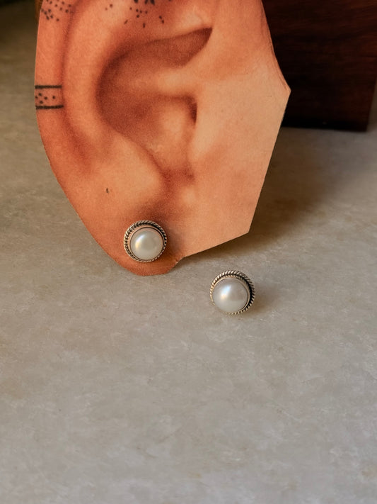 925 Sterling Silver Classic Fresh Water Pearl Round Studs Daily Wear Earrings