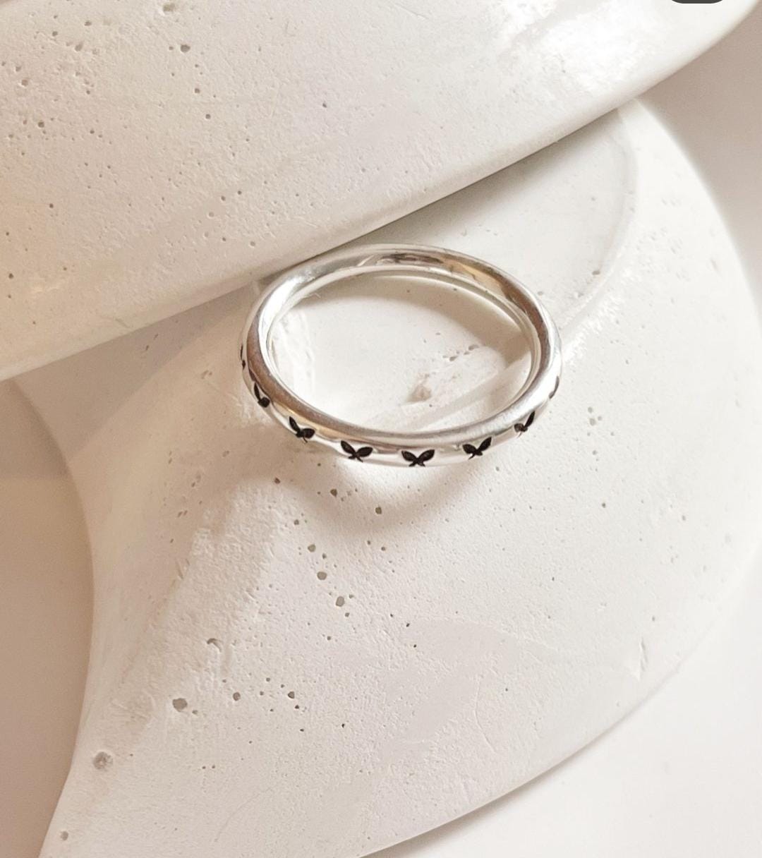 Chic Butterfly Engraving on Silver Band Ring