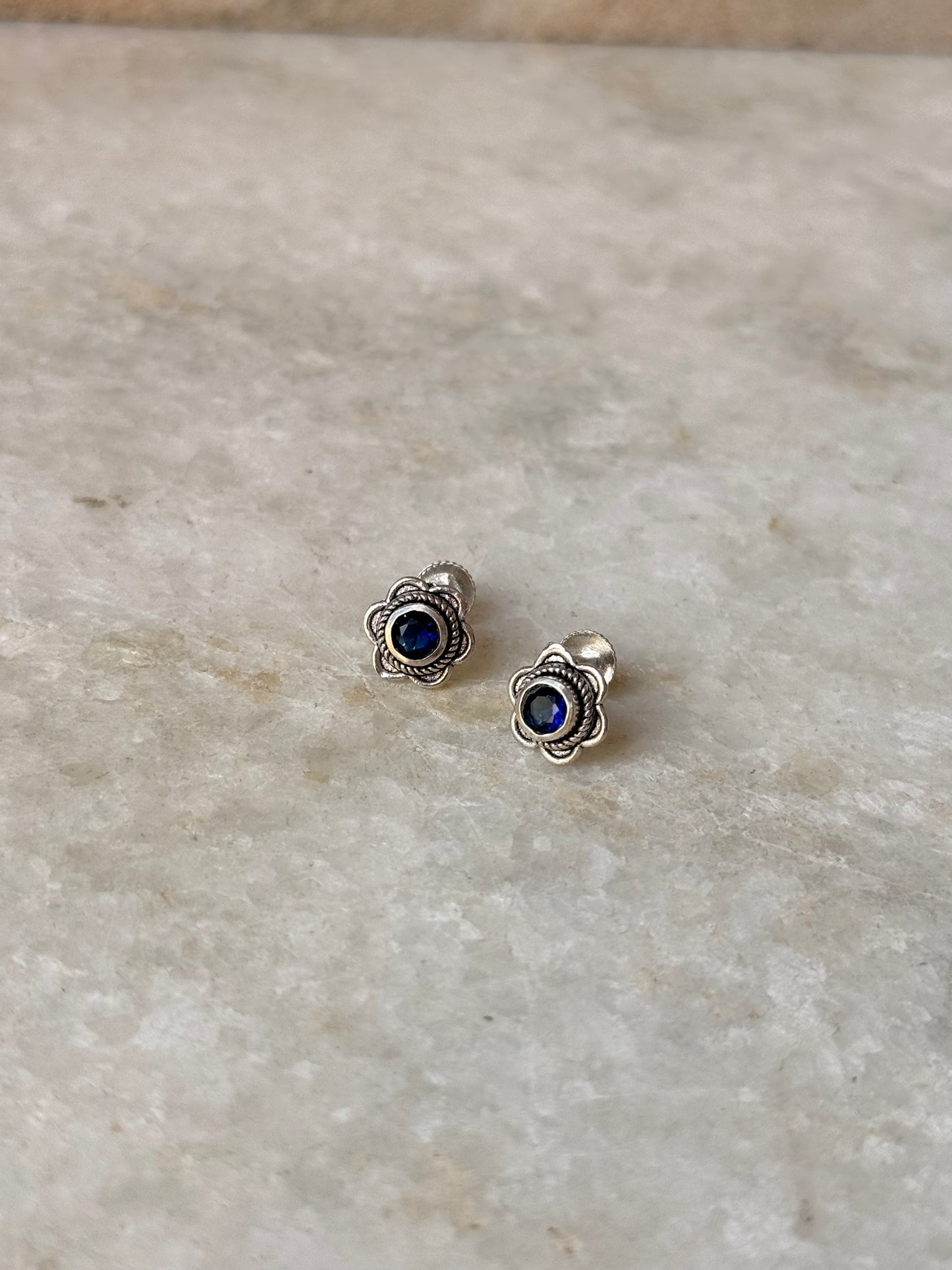 925 Sterling Silver South Screw Blue Cz Flower Studs