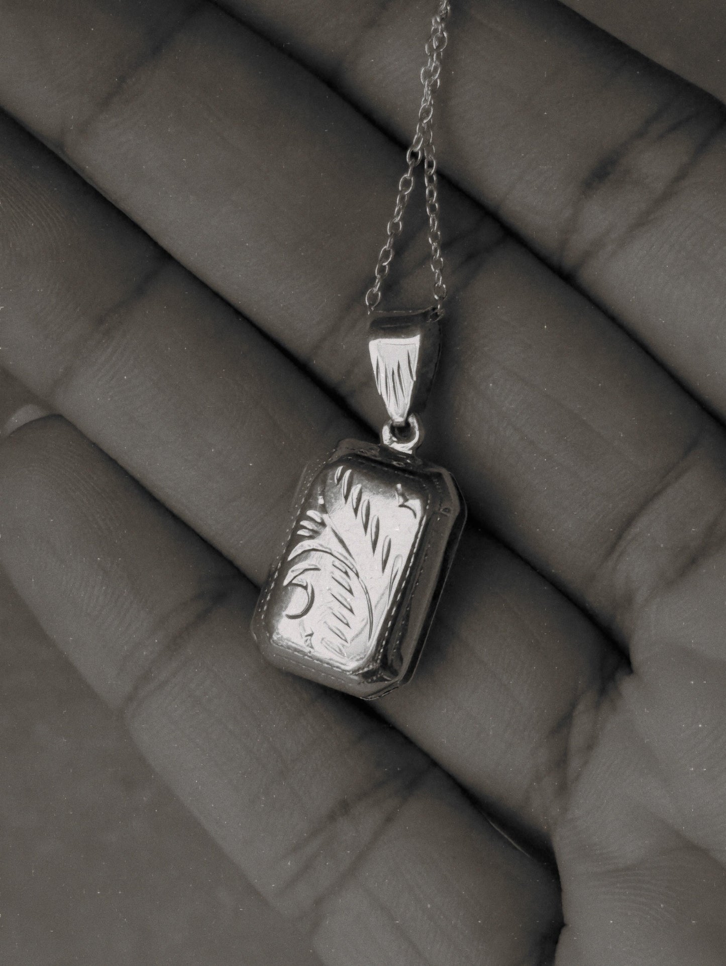 925 Sterling Silver Classic Rectangular Vintage Motifs Engraved Photo Pendant