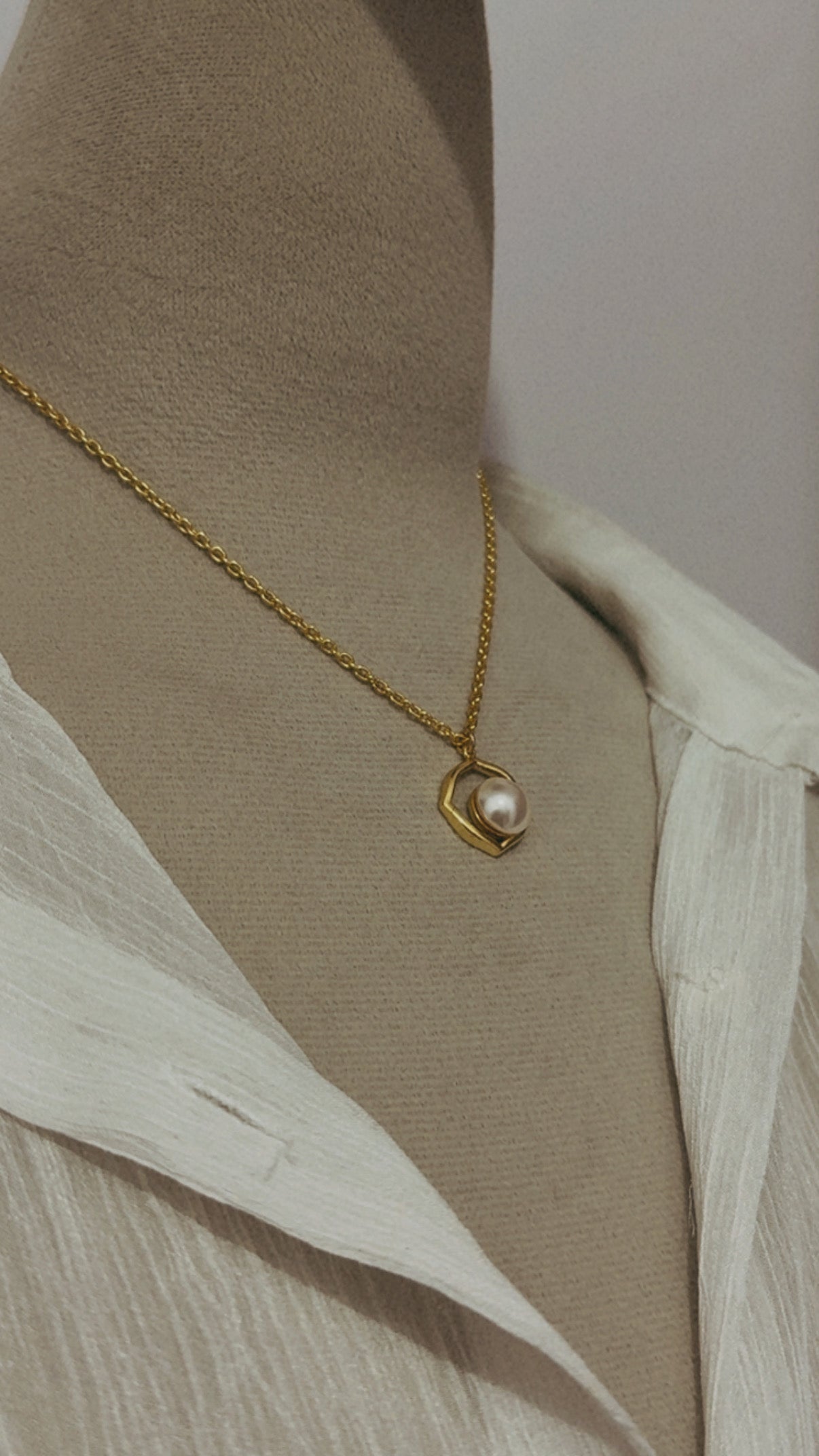 Minimalist gold plated 925 sterling silver pearl necklace for women