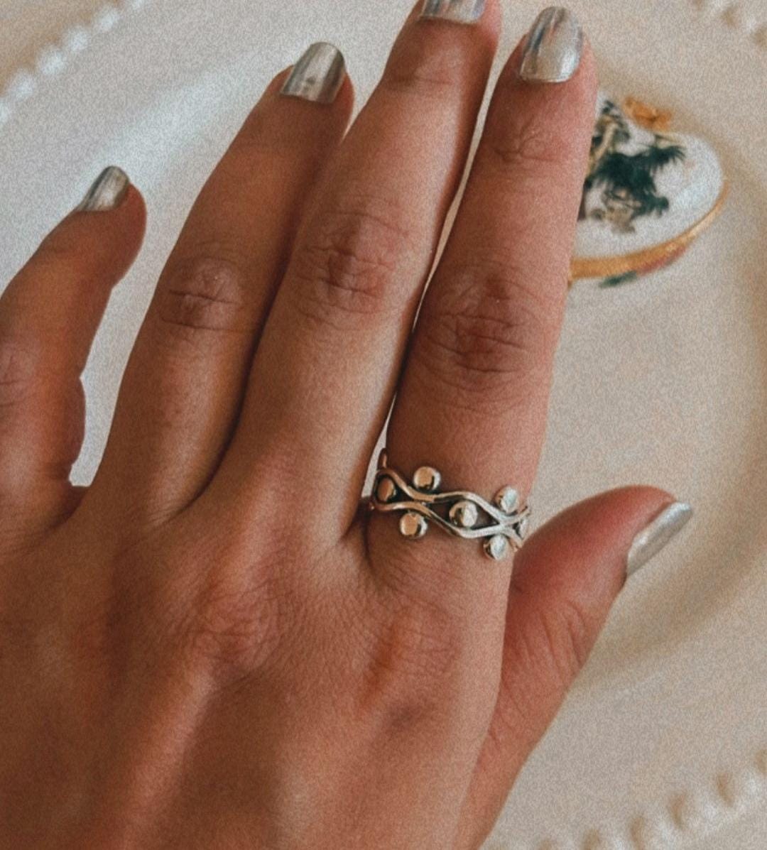 Elegant Tribey ring in sterling silver