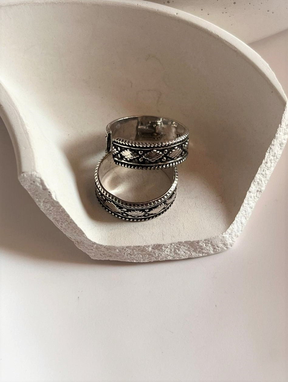 Timeless antique tribal Rawa silver toe ring with detailed craftsmanship.