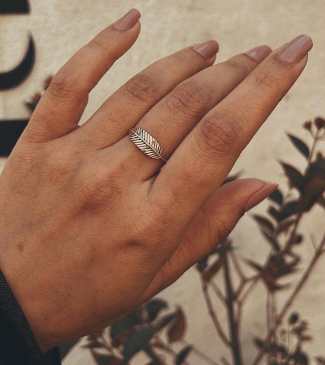 Antique Style Leaf Band Ring in Sterling Silver