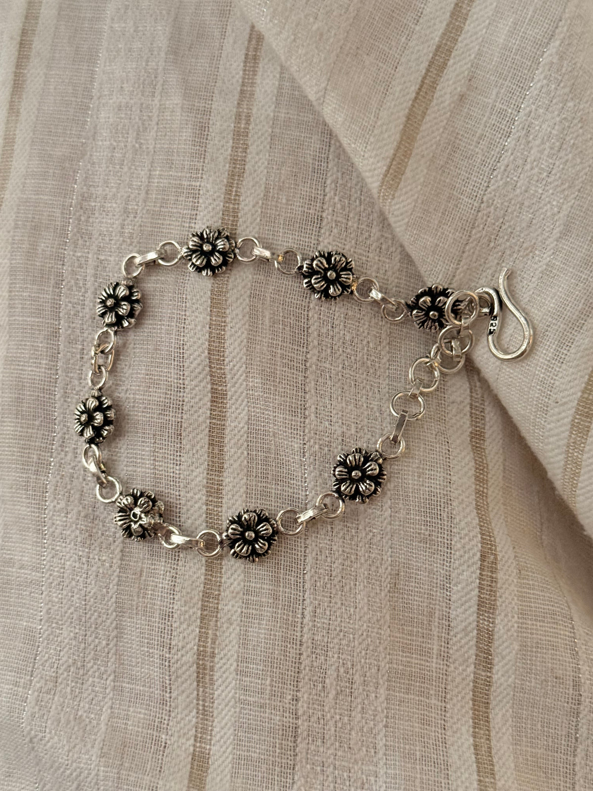 925 Sterling Silver Antique Style Small Flower Bracelet