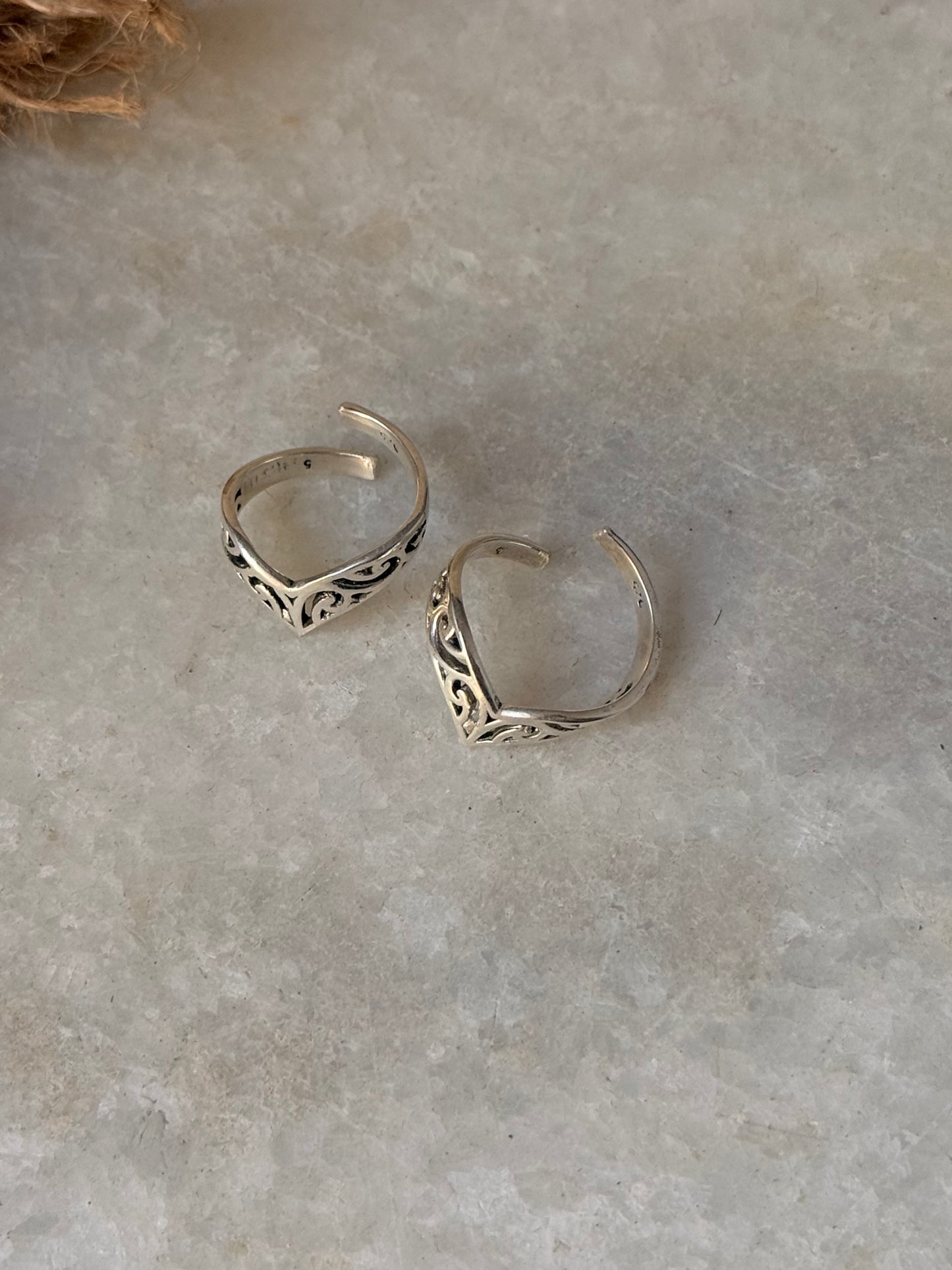 925 Sterling Silver V/ Chevron Vintage Filigree Toe Ring