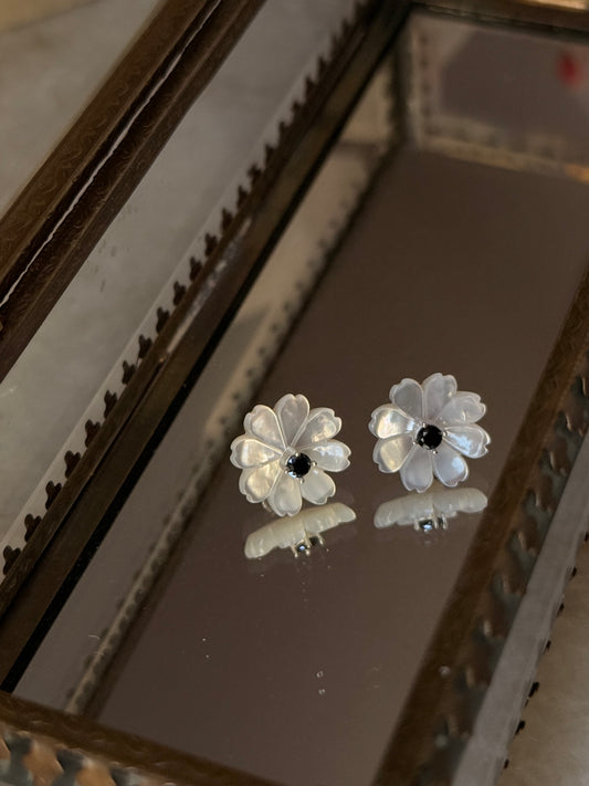 925 Sterling Silver Mother of Pearl Flower Carved - Black Spinel Round Studs- 2 in 1