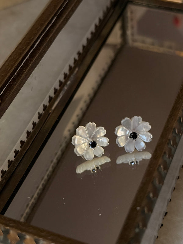 925 Sterling Silver Mother of Pearl Flower Carved - Black Spinel Round Studs- 2 in 1