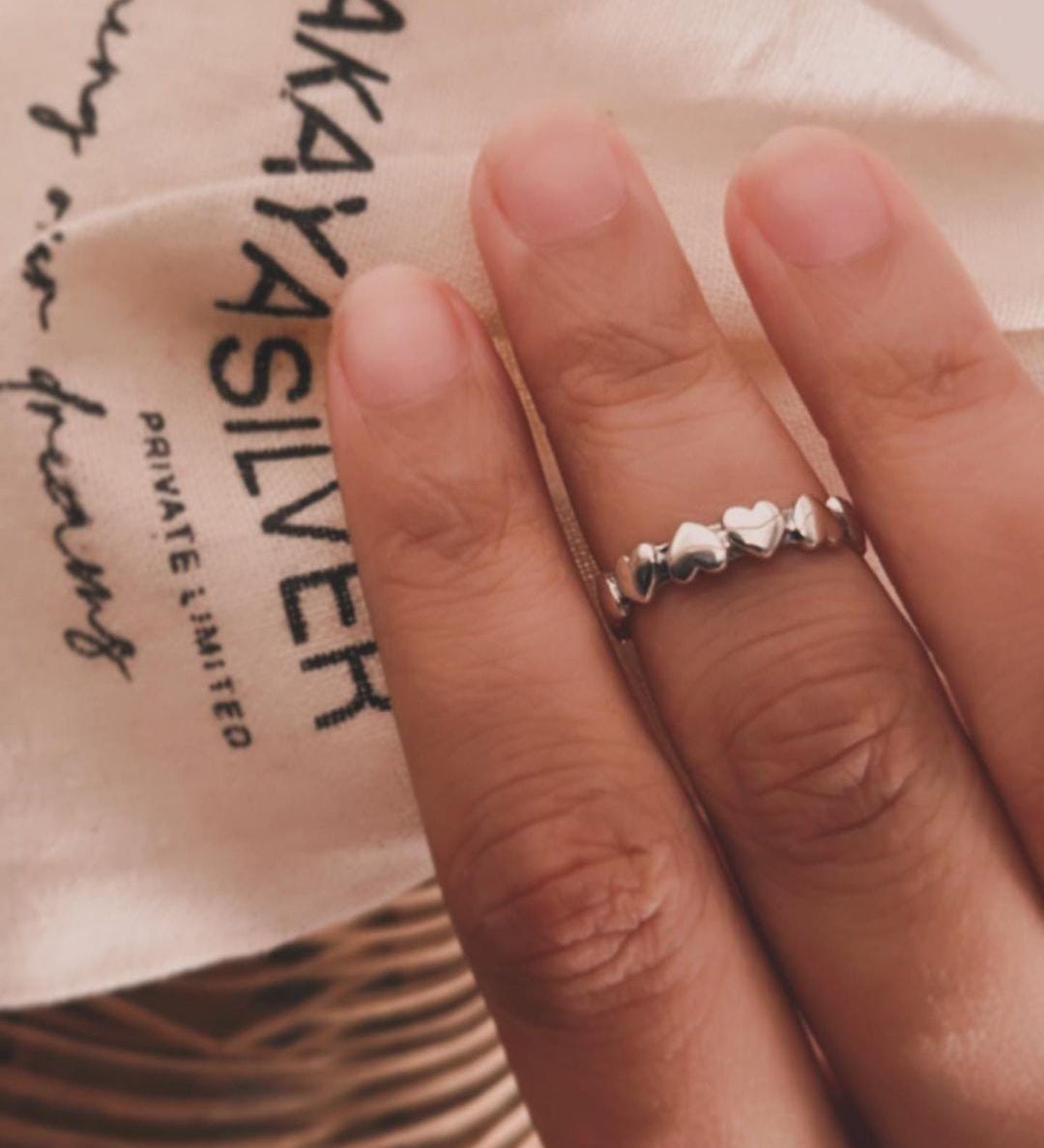 Modern heart-shaped band ring in sterling silver