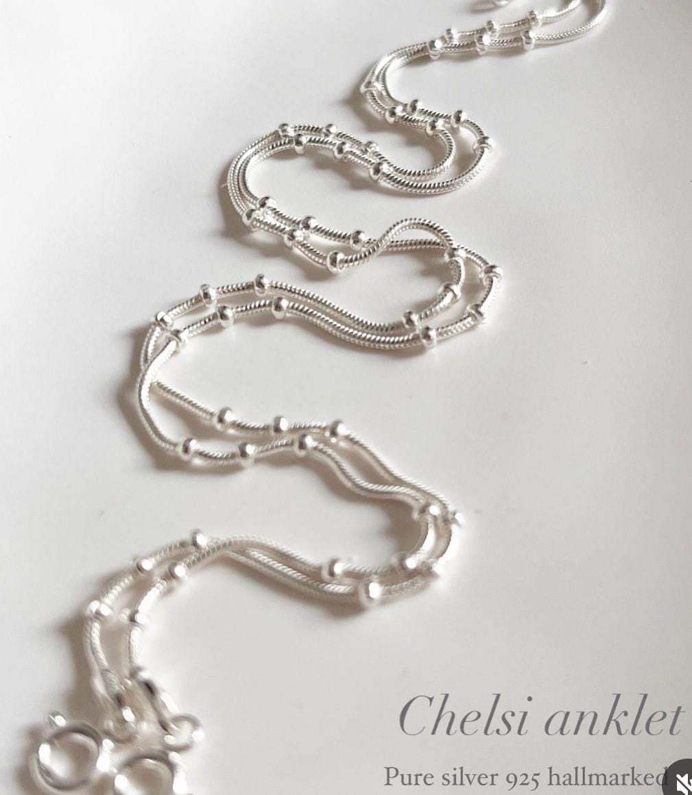 Elegant pure silver 925 anklet featuring Chelsi snake dot design