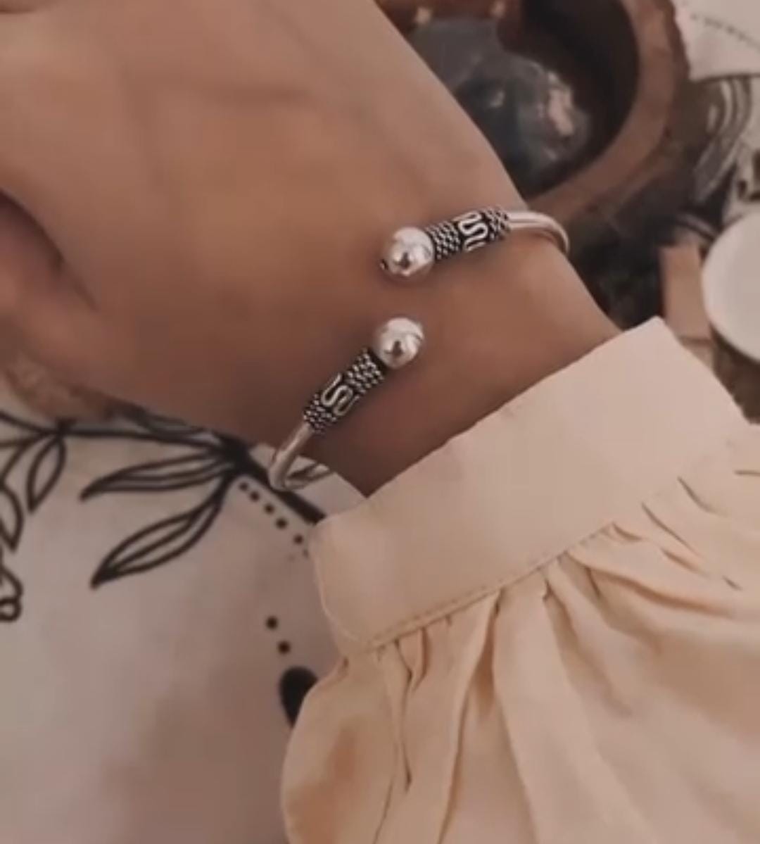 Classic Antique Adjustable Kada with Silver Detailing