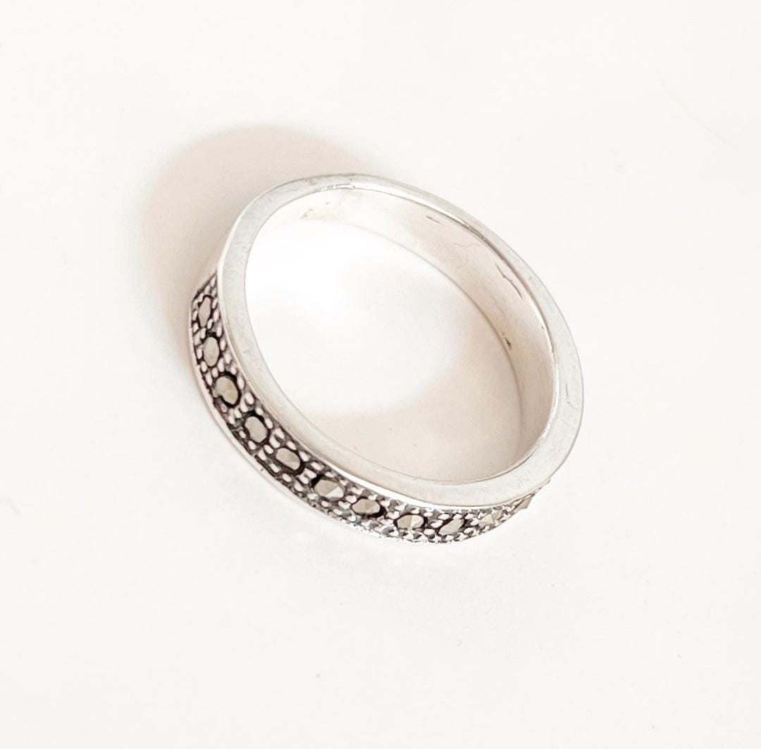 Elegant Marcasite Band Silver Ring for Modern Fashion