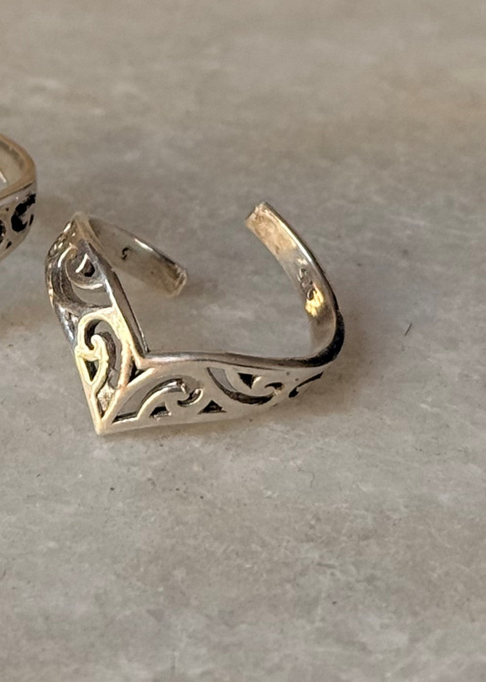 925 Sterling Silver V/ Chevron Vintage Filigree Mid / Little Finger Ring