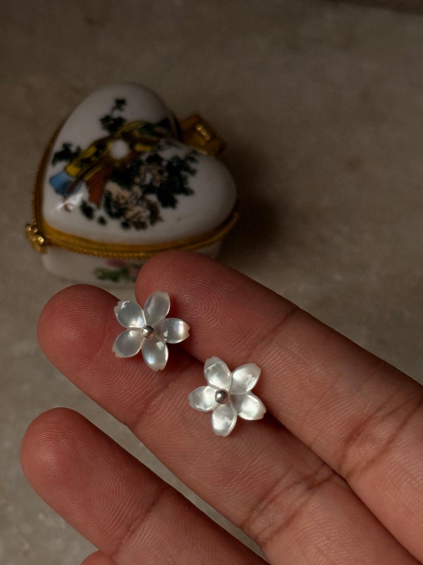 925 Sterling Silver Mother of Pearl Flower Carved Studs