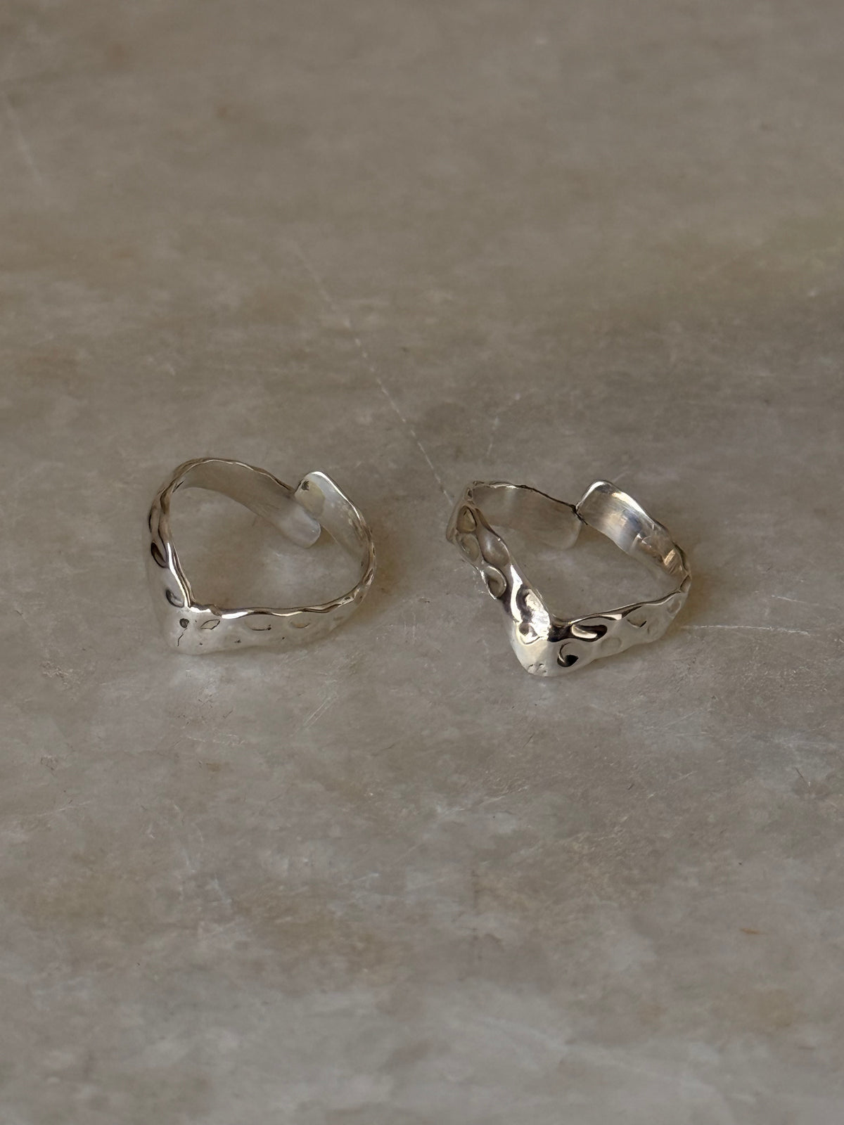 925 Sterling Silver V hammered Sleek Toe Ring