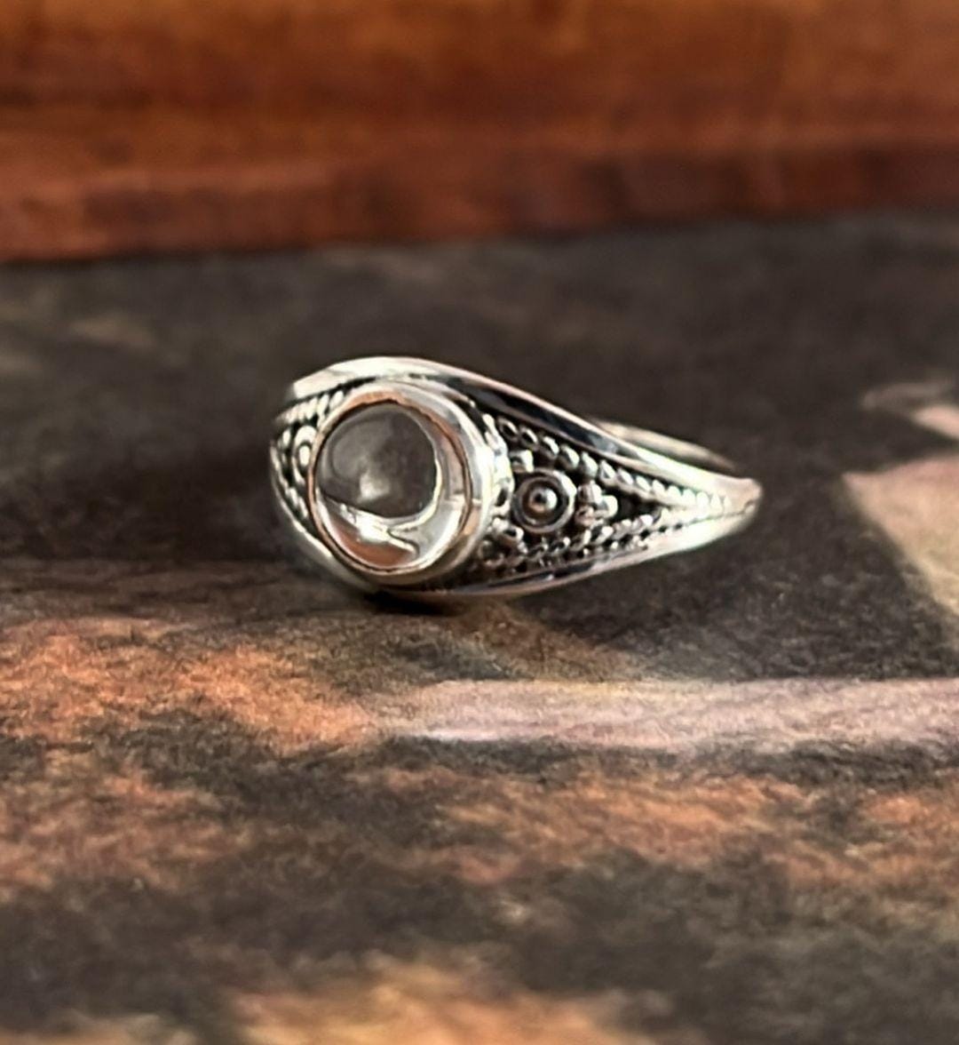 Sleek and stylish clear quartz round ring in boho silver setting