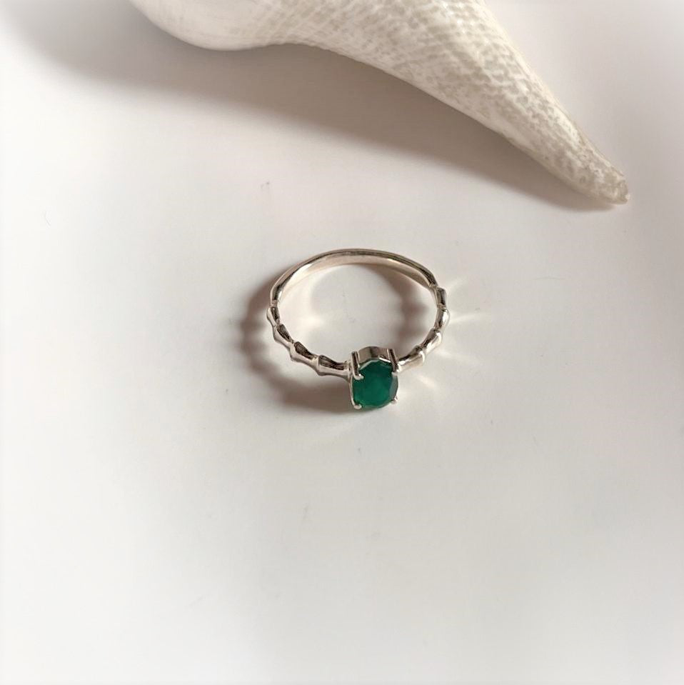 Classic green onyx ring set in sterling silver