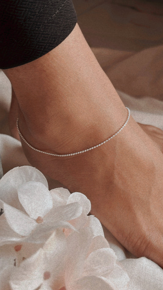 Delicate shiny dot anklet in high-quality silver