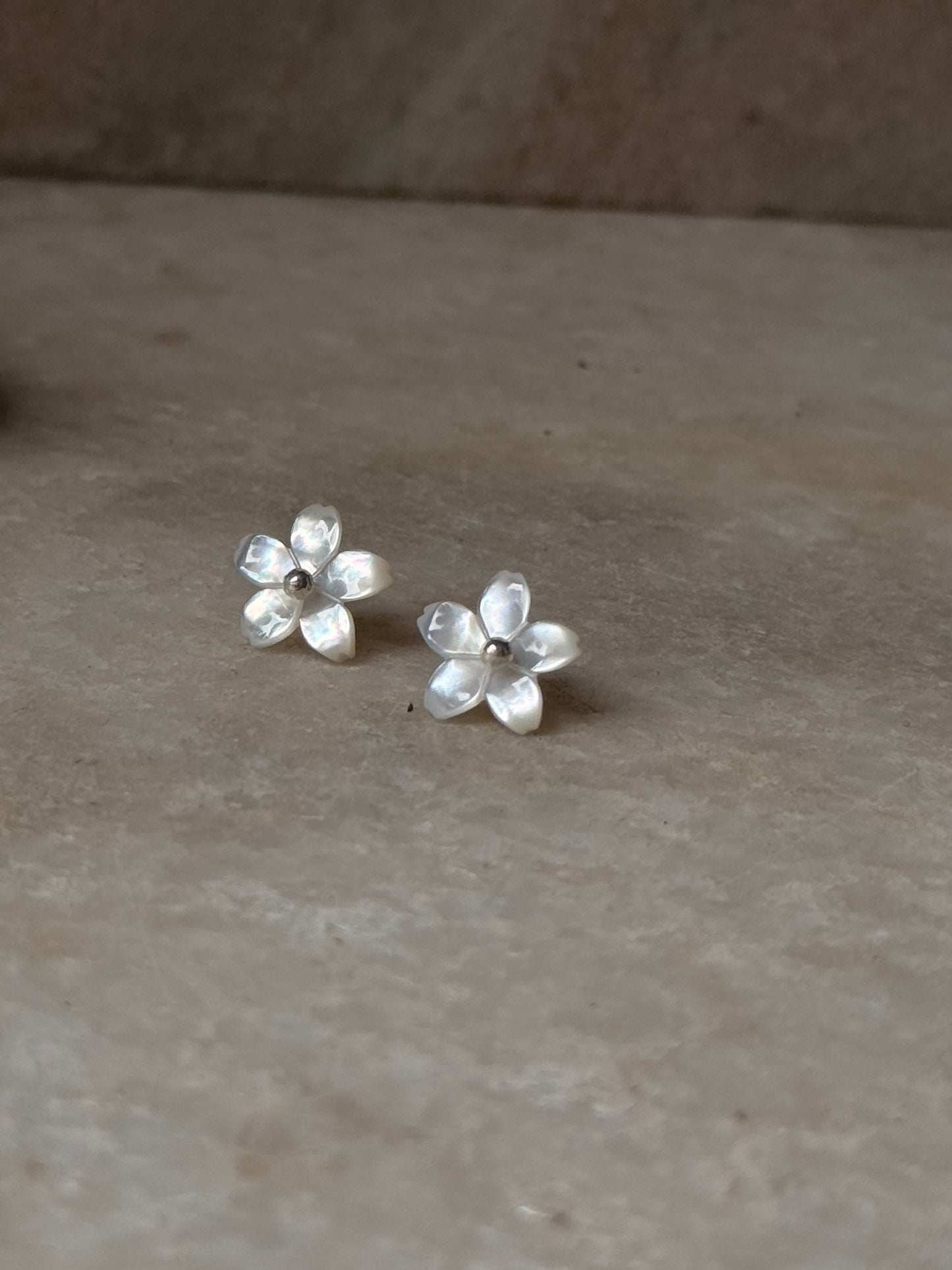 925 Sterling Silver Mother of Pearl Flower Carved Studs