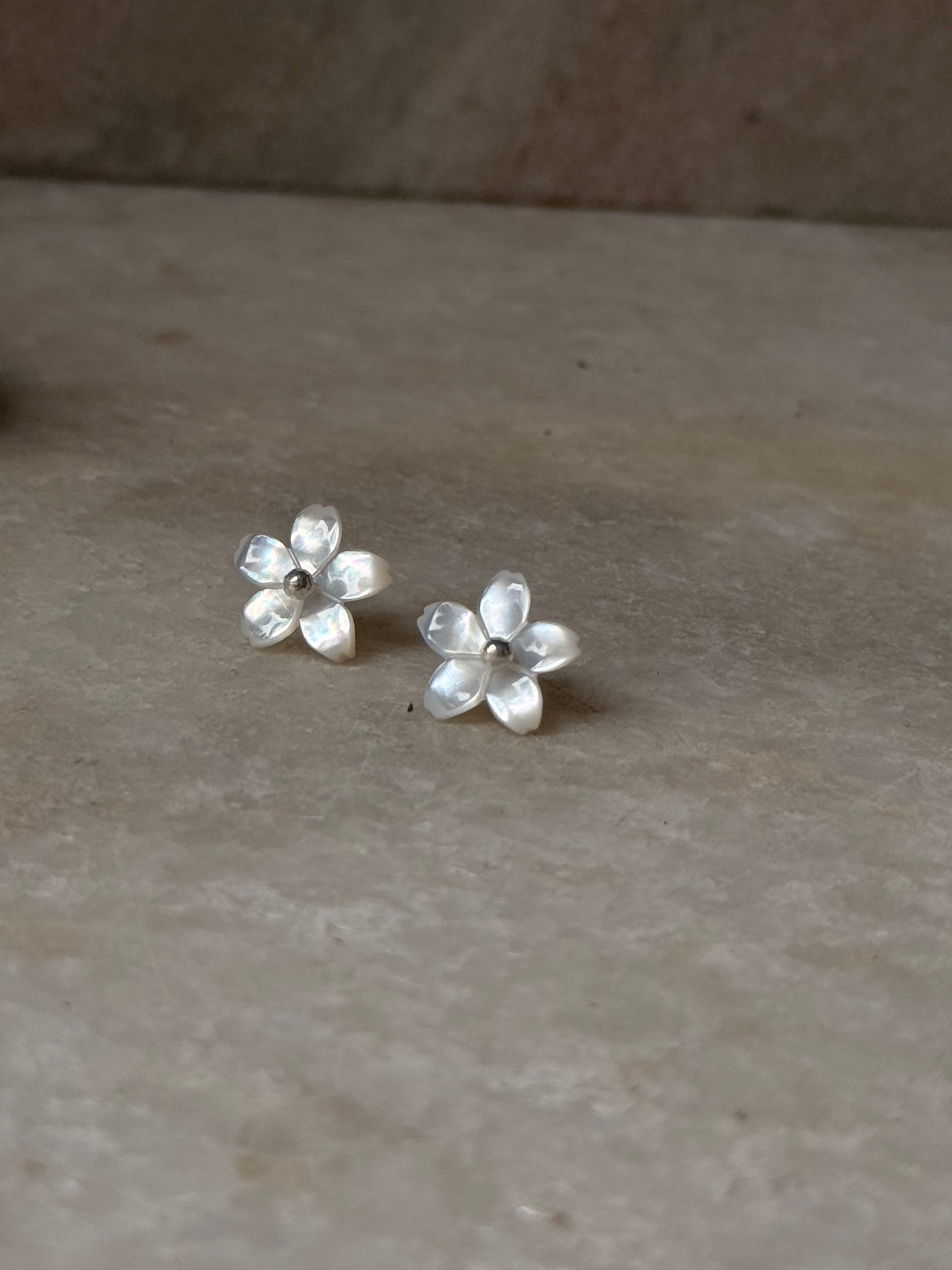925 Sterling Silver Mother of Pearl Flower Carved Studs