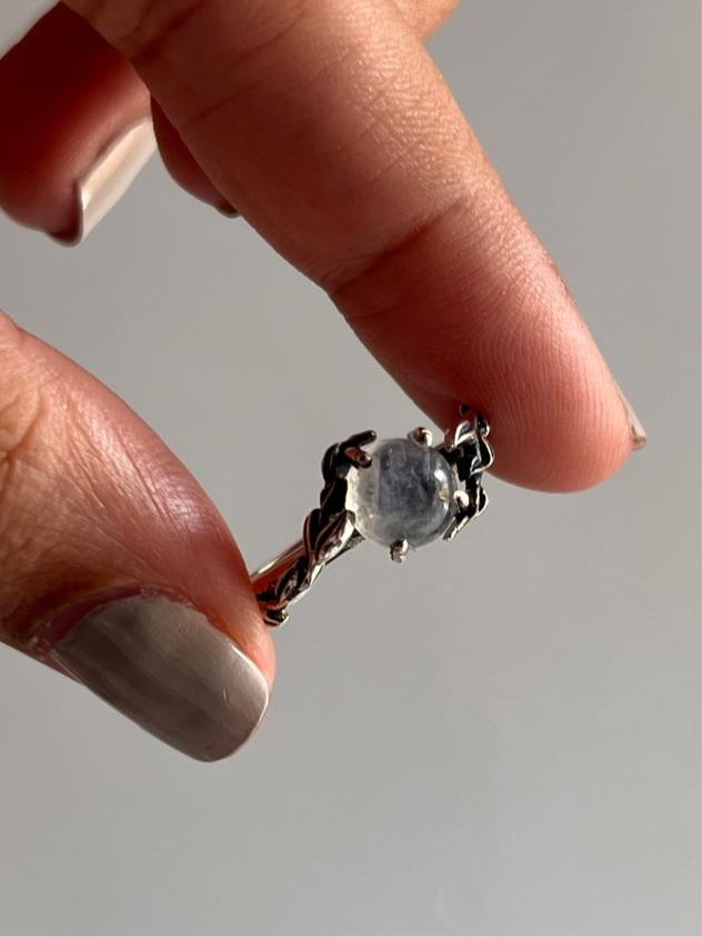 Elegant Moonstone Forest 925 Silver Ring