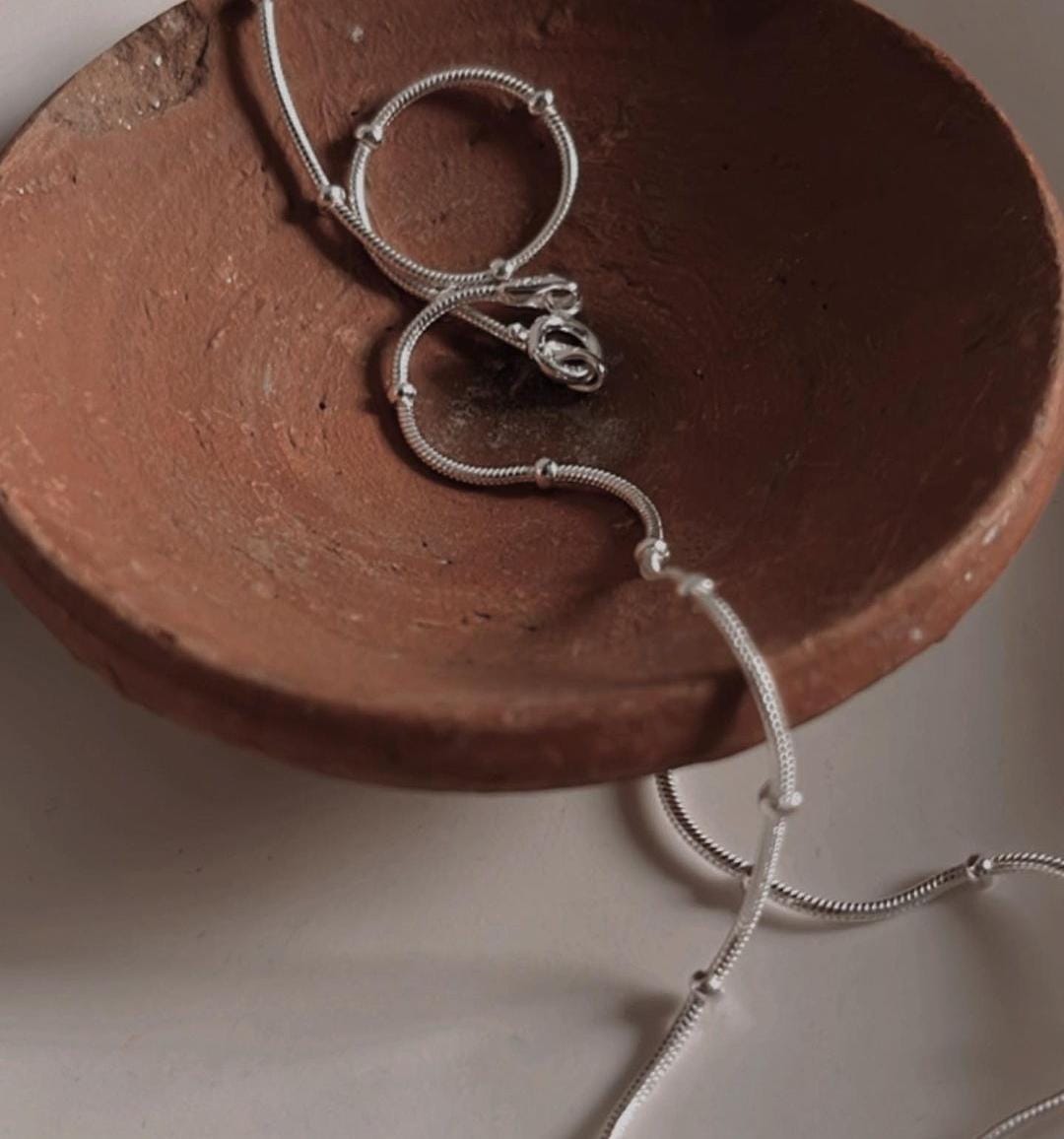 Elegant snake dot silver chain design