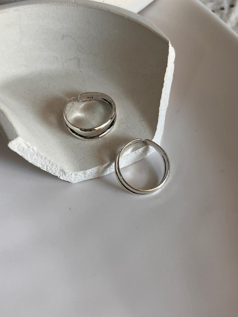 Timeless double stack toe ring in pure silver with polished finish