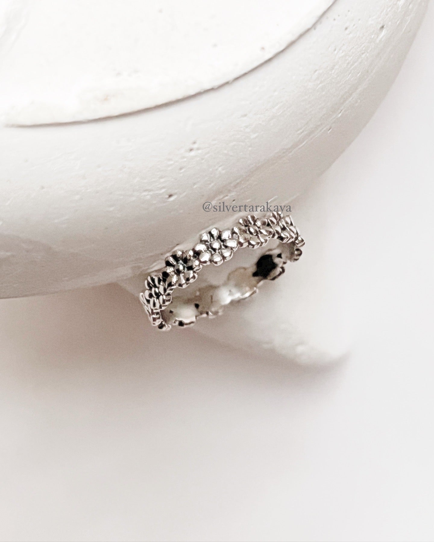 925 Silver Eternal Blossom Flowers Band Ring - Feminine and Elegant Design