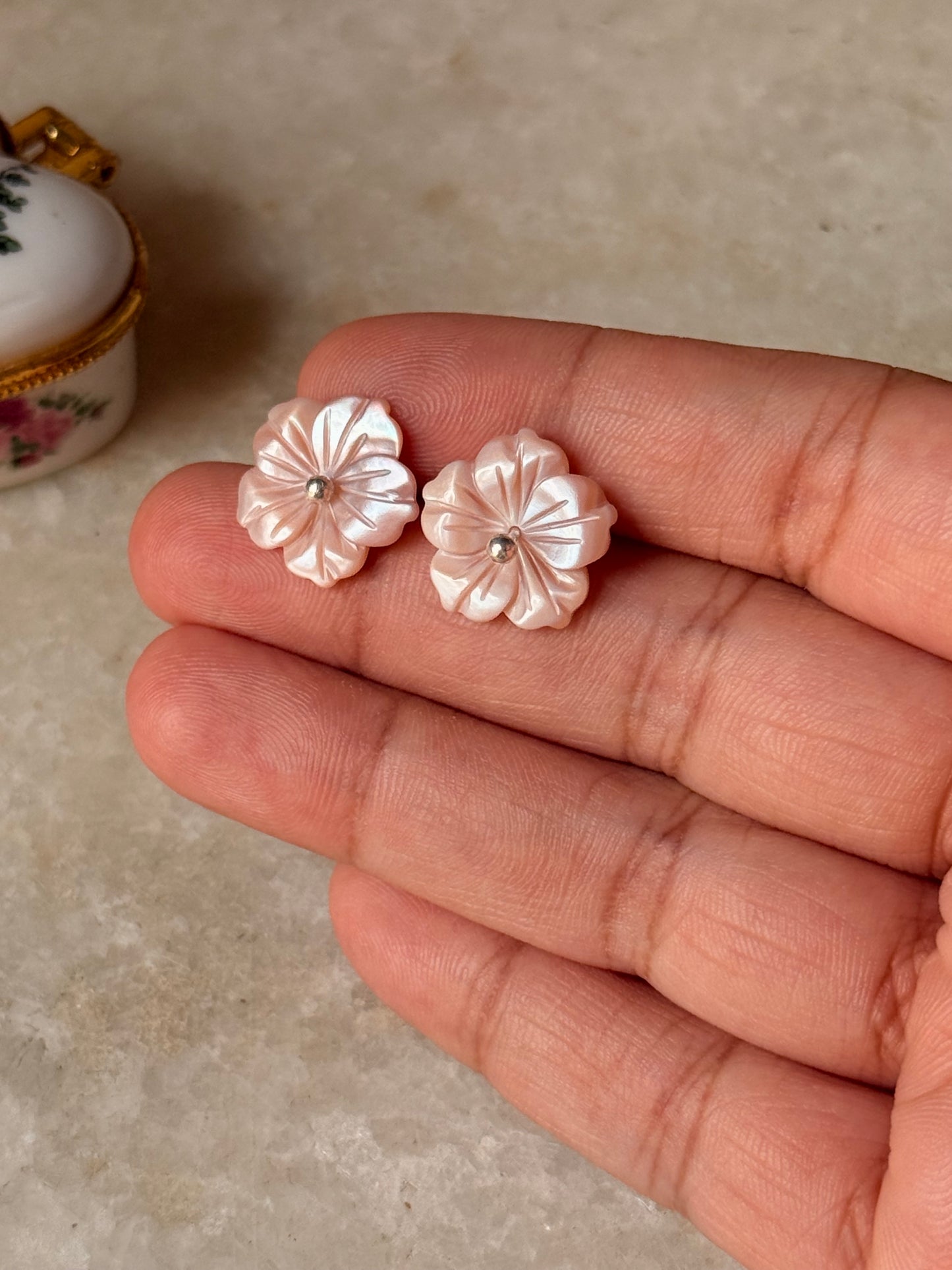 925 Sterling Silver Pink Mother Of Pearl Flowers Carved Studs