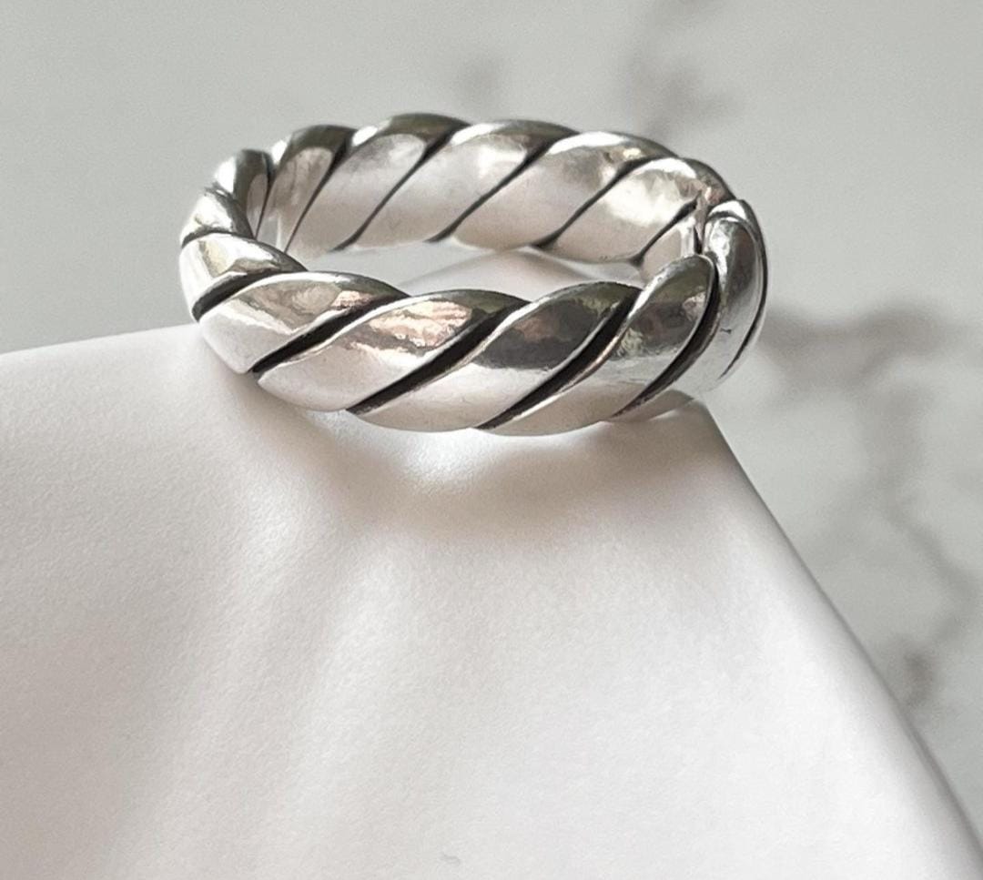 Charming Line Band Silver Ring for Minimalist Appeal