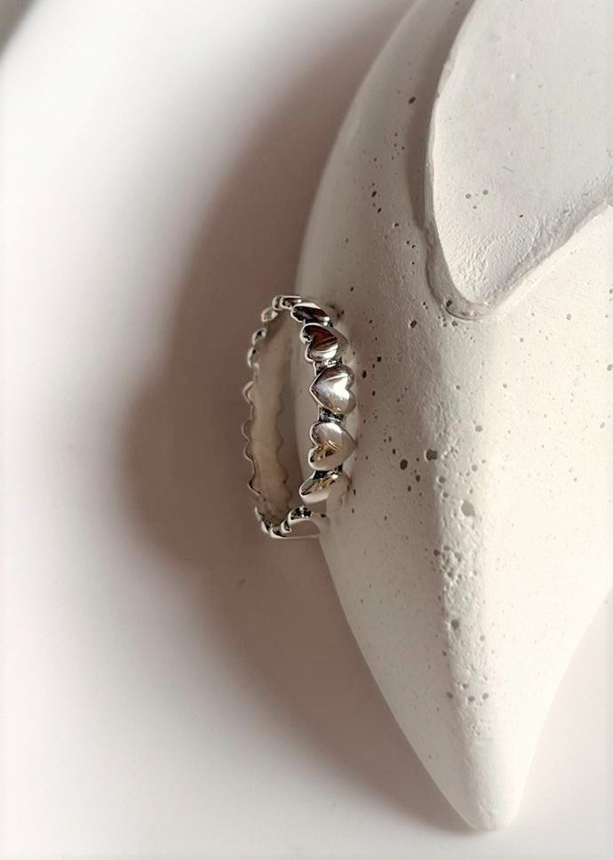 Stylish heart band ring in sterling silver