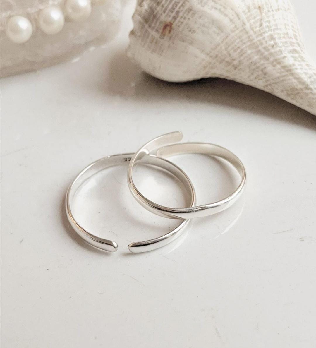 Elegant Plain Thumb Toe Ring in Pure Silver