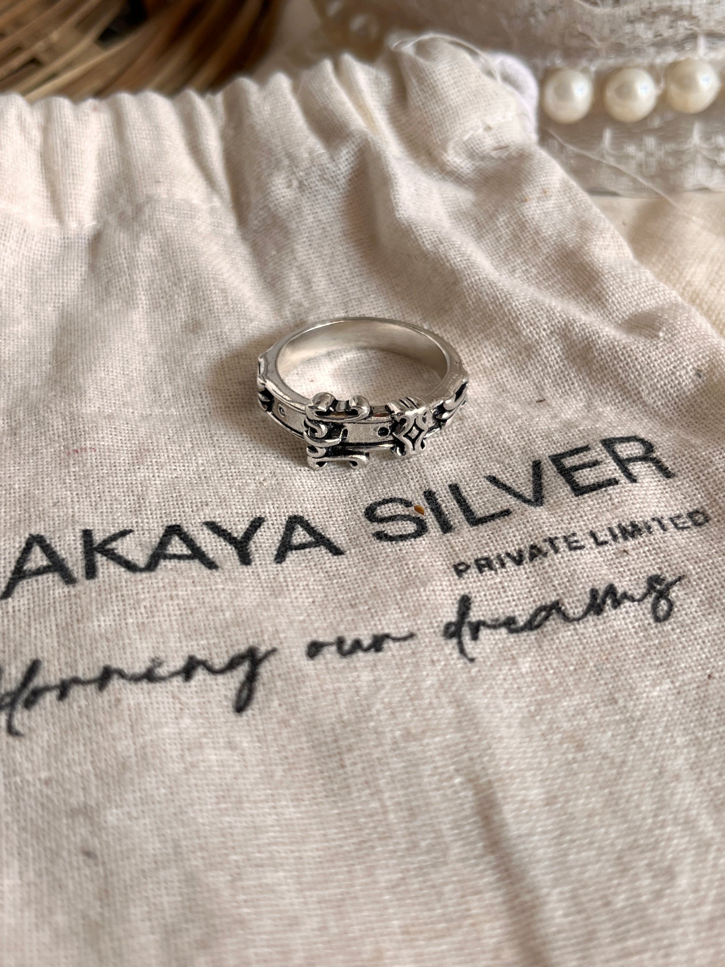 925 sterling silver ring with vintage belt pattern