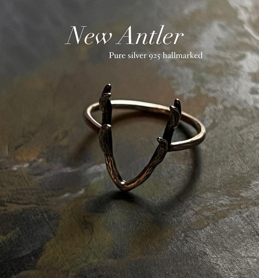 Timeless Antler 2 silver ring with a nature-inspired motif.