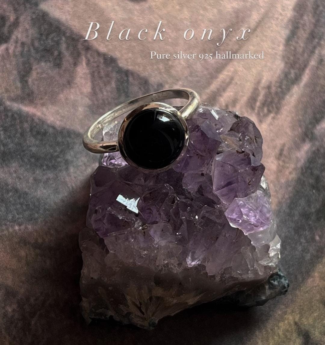 Black Onyx Round Plain Silver Ring