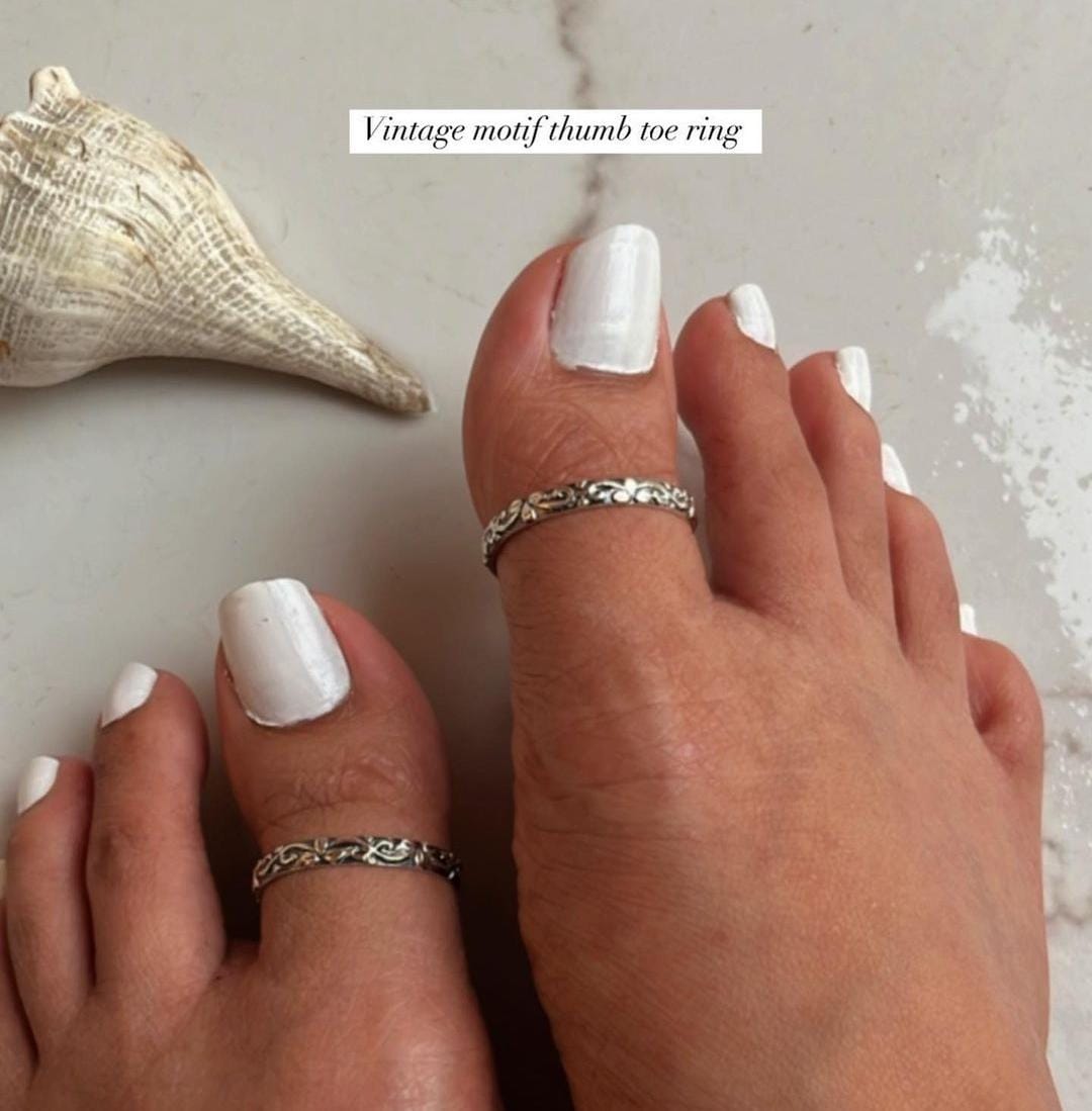 Antique-style pure silver thumb toe ring with vintage pattern