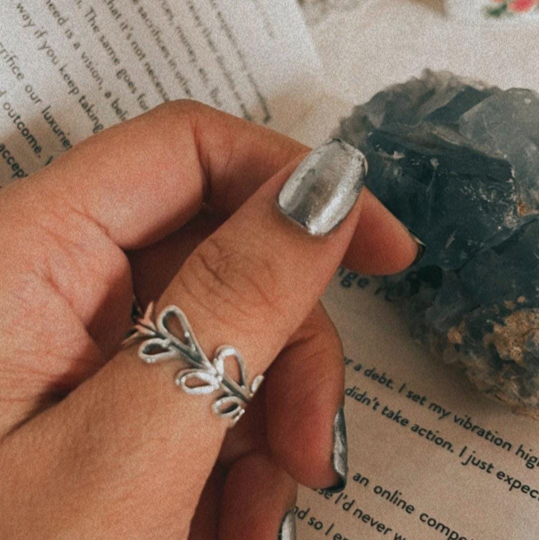 Nature-inspired vines and leaf silver ring