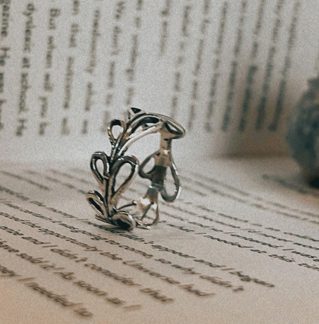 Floral vines and leaf sterling silver ring