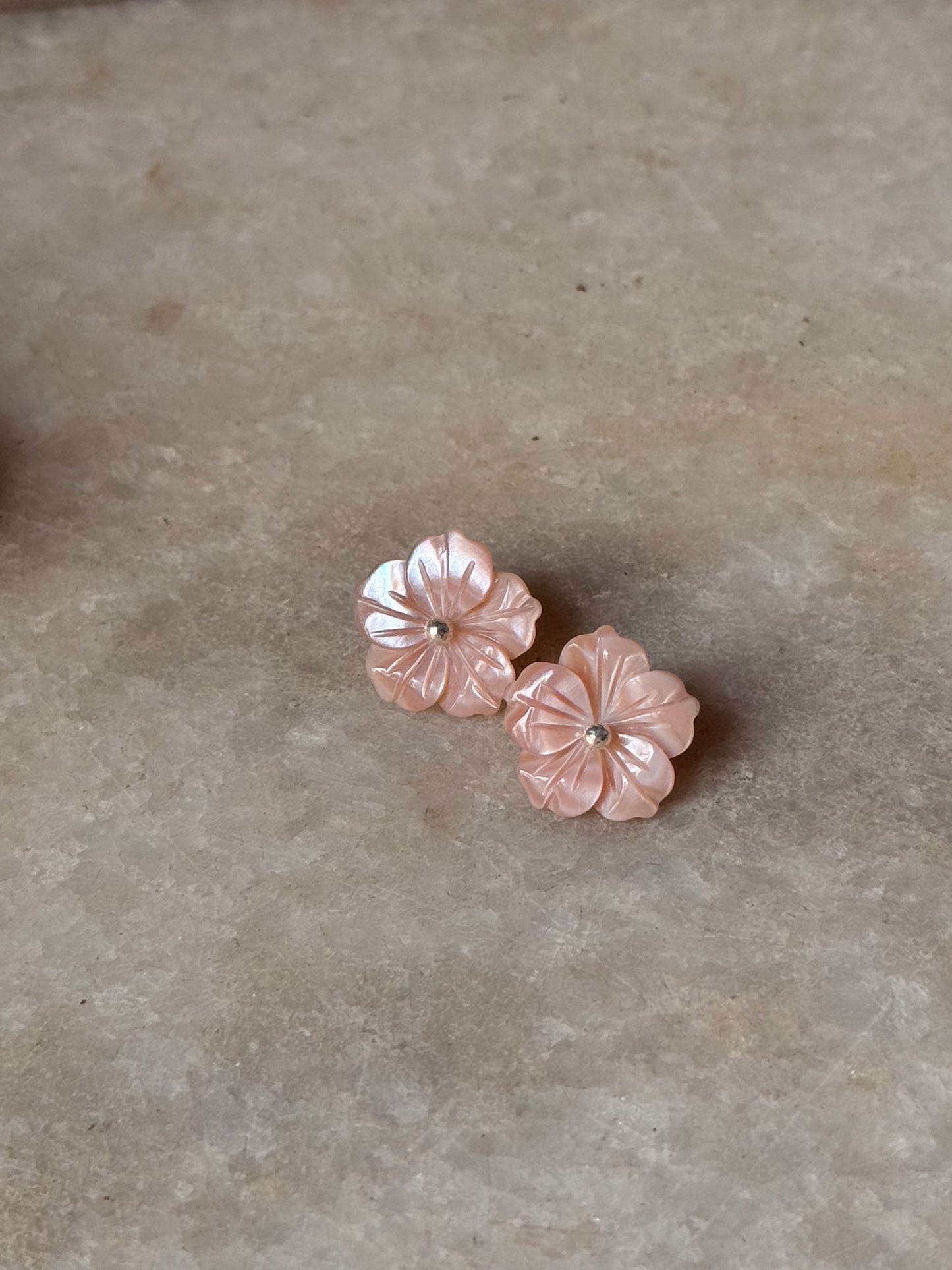 925 Sterling Silver Pink Mother Of Pearl Flowers Carved Studs