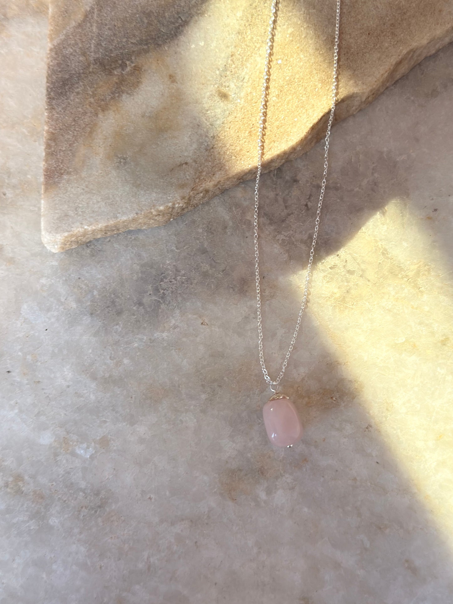 Rose Quartz Tumble with Flower Cap 925 Sterling Silver Necklace